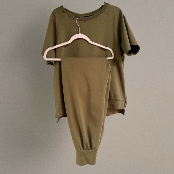 Casual Tan 2 piece lounge set in great condition - Picture 5 of 14